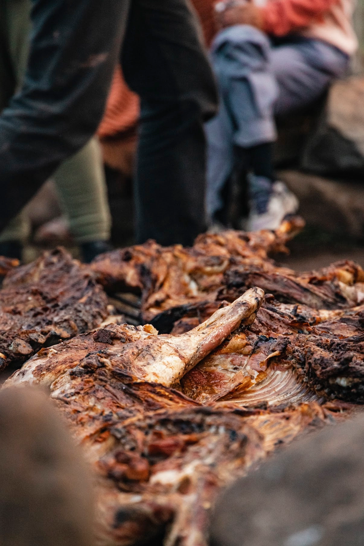 Mate tradicional junto al fuego en Valle Hermoso
